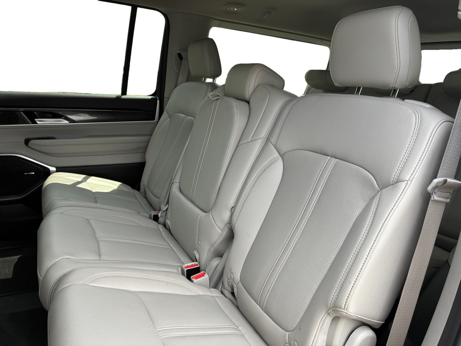 2024 Jeep Wagoneer 4x2