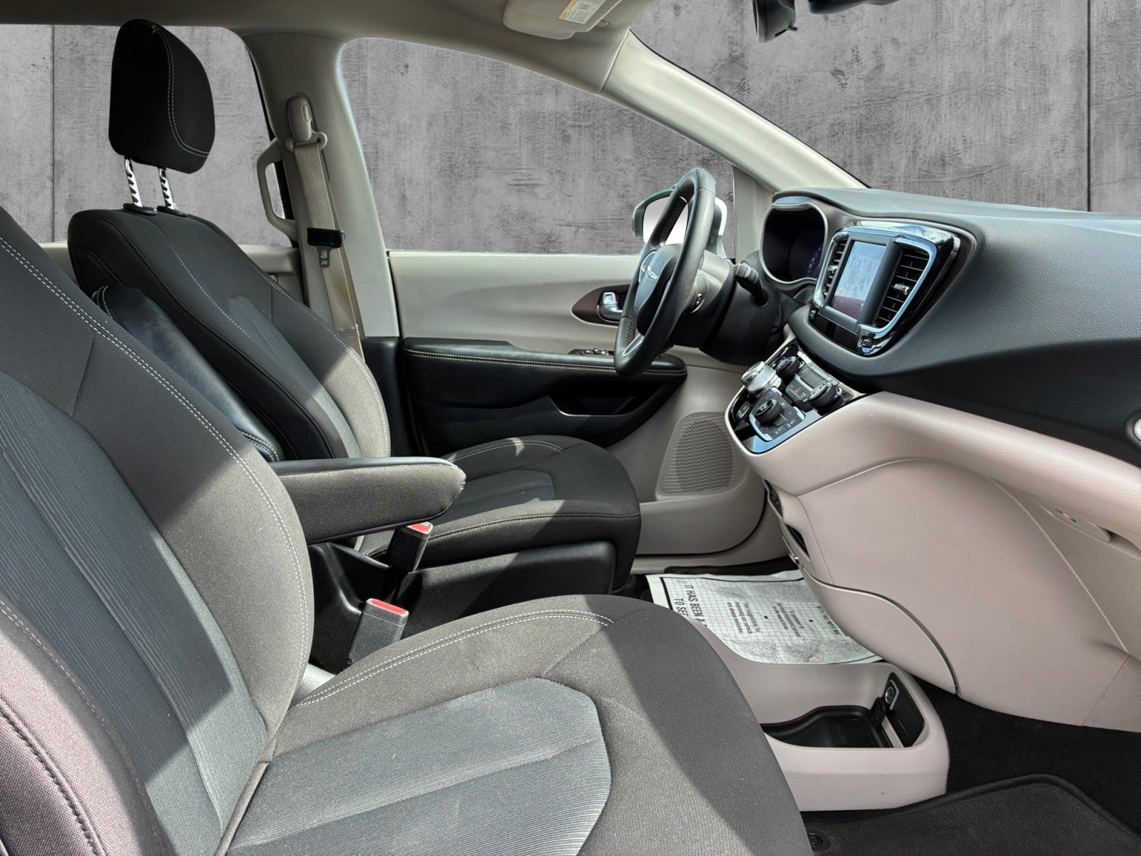 2023 Chrysler Voyager (fleet-only) LX