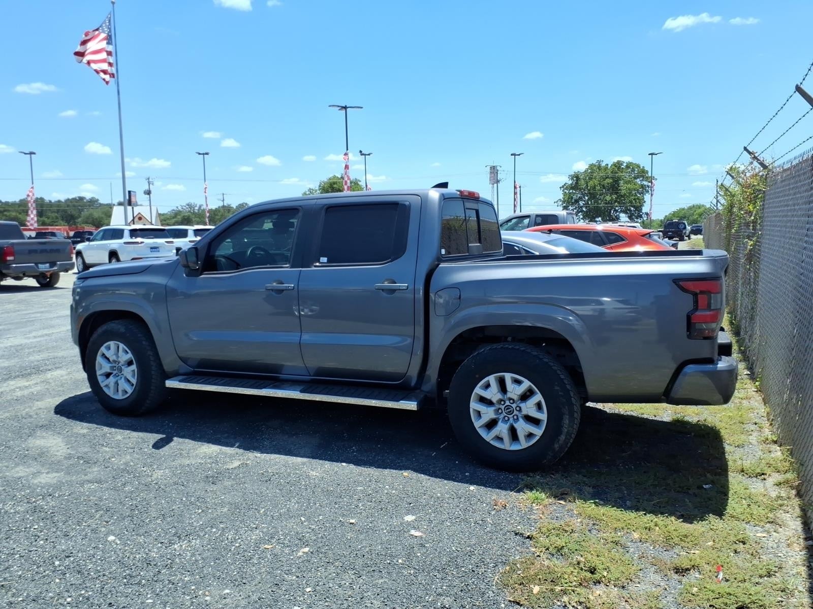 2022 Nissan Frontier SV