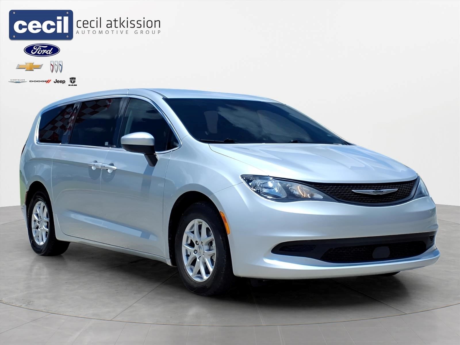 2023 Chrysler Voyager LX's photo