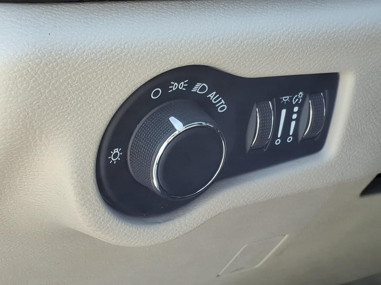 2023 Chrysler Voyager (fleet-only) LX
