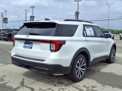 2025 Ford Explorer ST-Line
