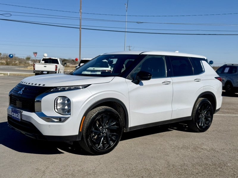 2024 Mitsubishi Outlander SE