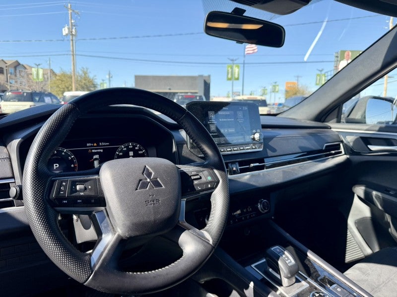 2024 Mitsubishi Outlander SE