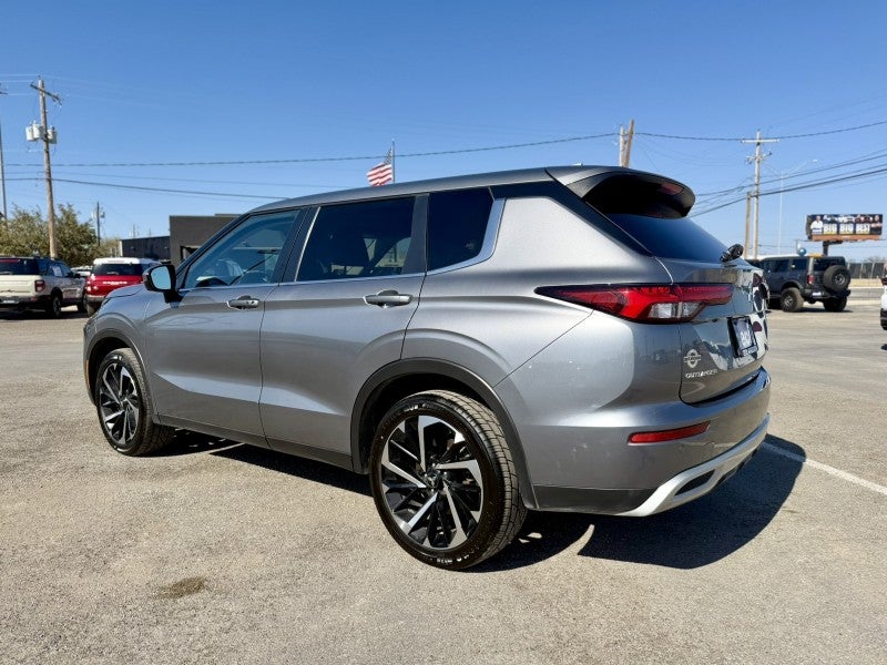 2024 Mitsubishi Outlander SE