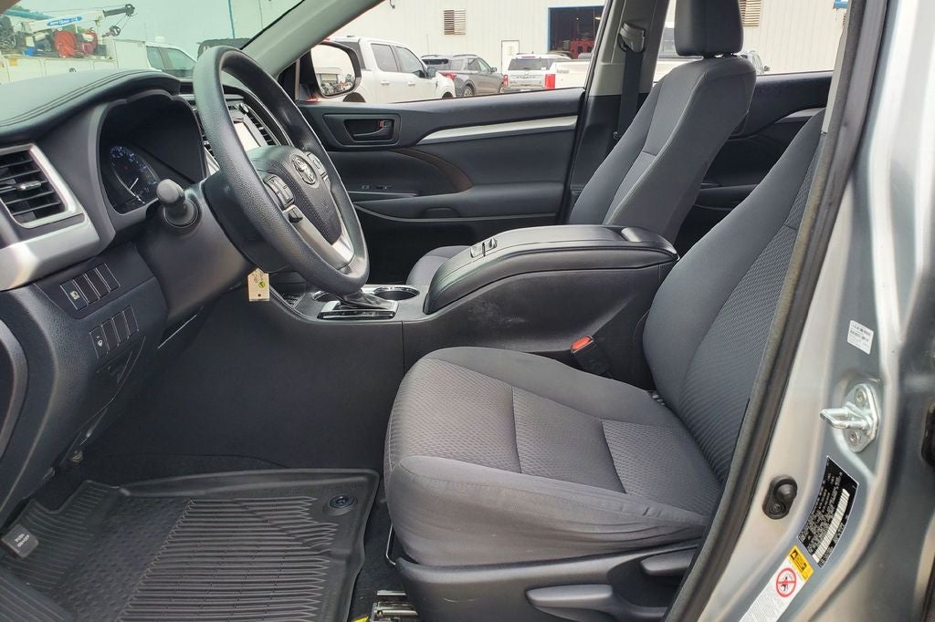 2017 Toyota Highlander LE