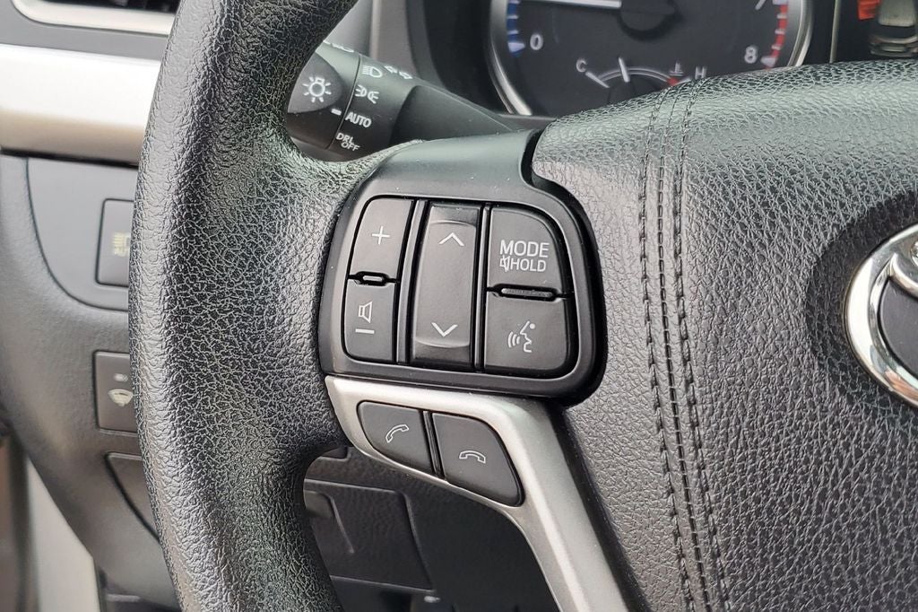 2017 Toyota Highlander LE
