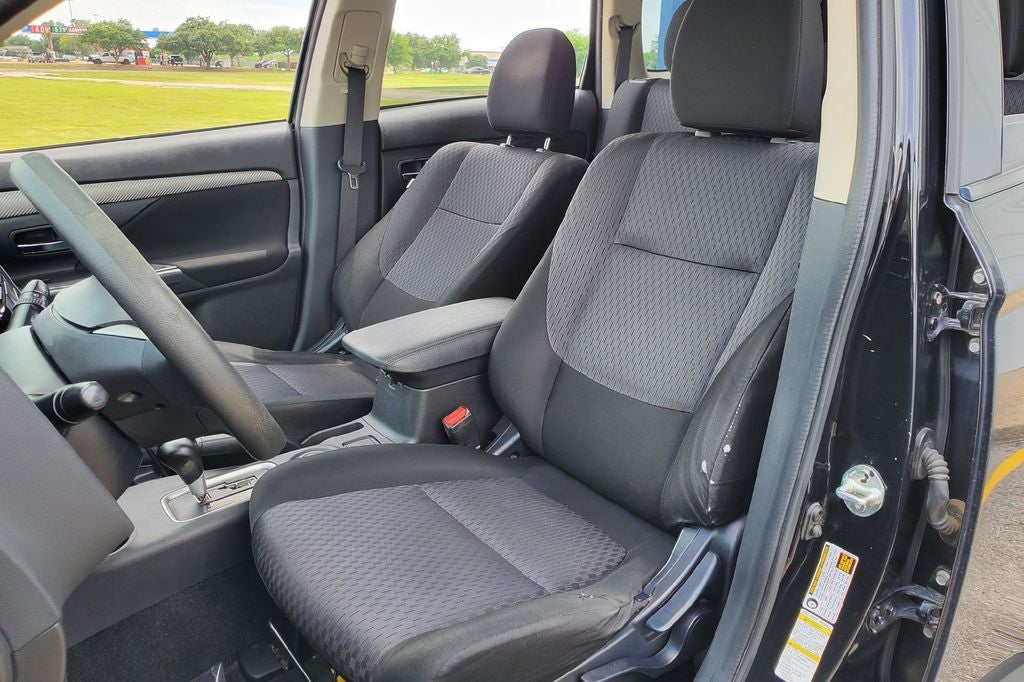 2014 Mitsubishi Outlander ES