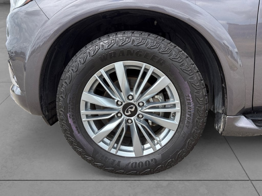 2024 INFINITI QX80 LUXE