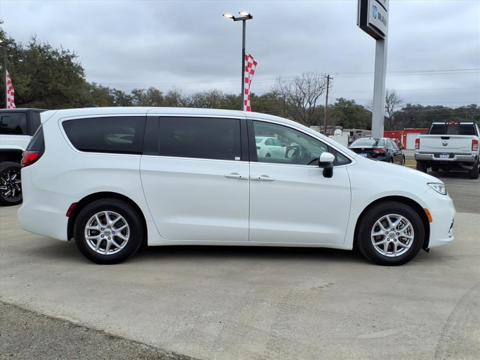 2023 Chrysler Pacifica Touring L