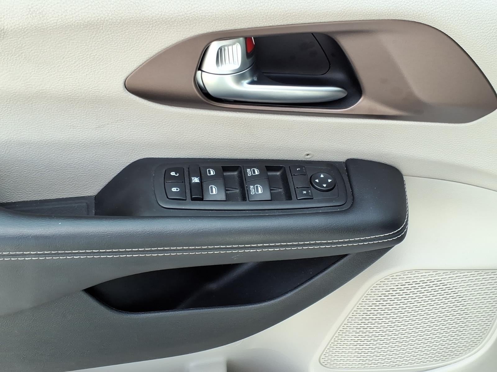 2023 Chrysler Voyager (fleet-only) LX