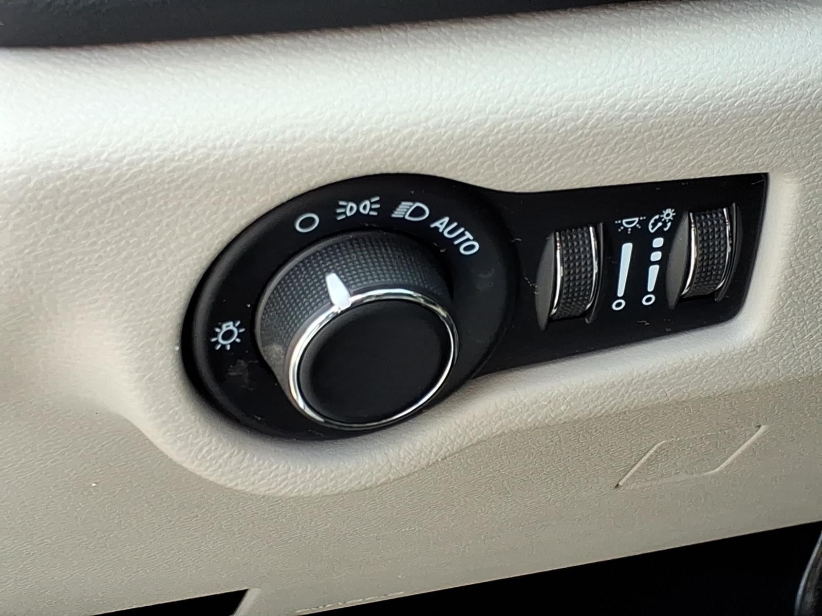 2023 Chrysler Voyager (fleet-only) LX