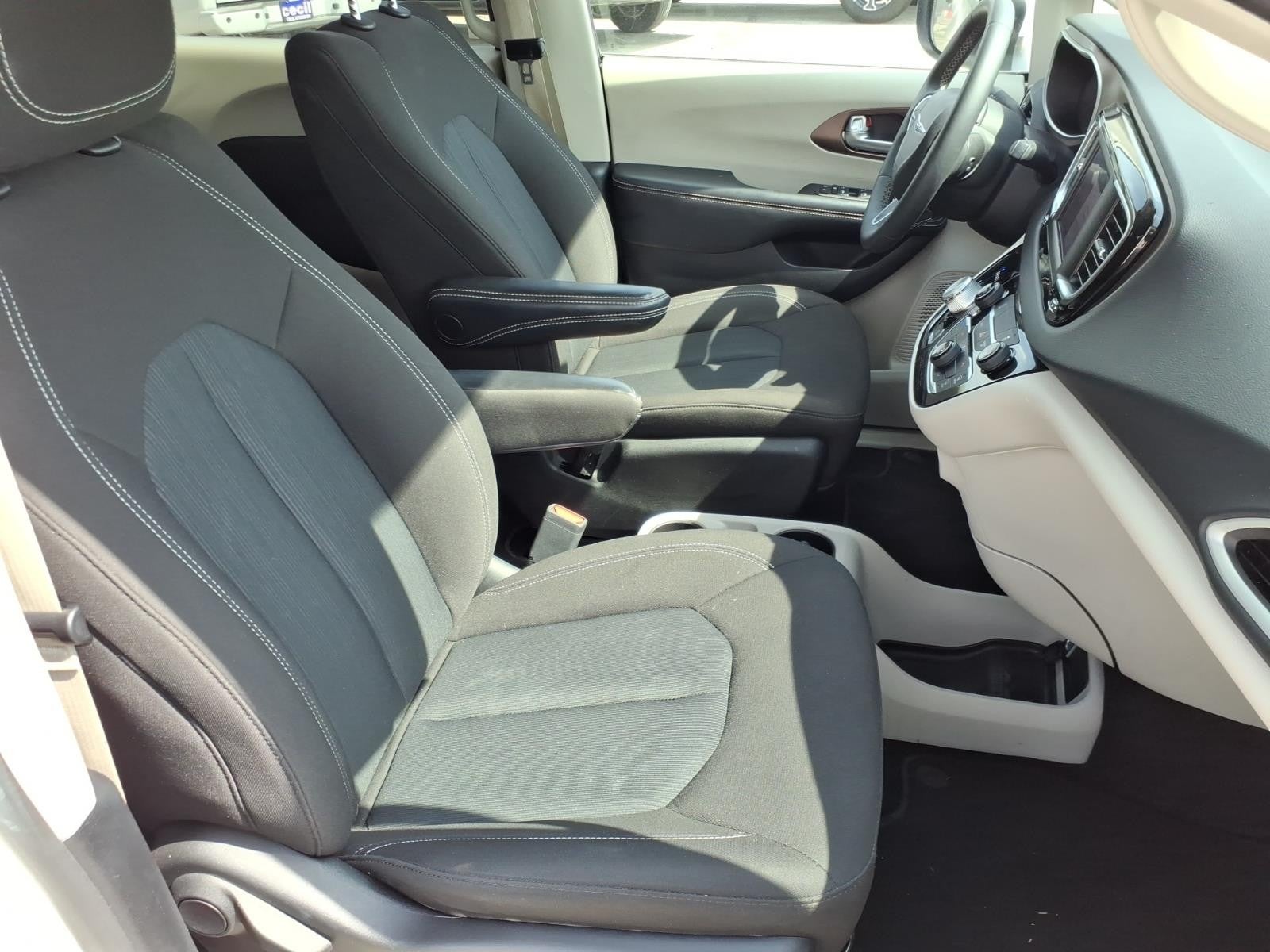2023 Chrysler Voyager (fleet-only) LX