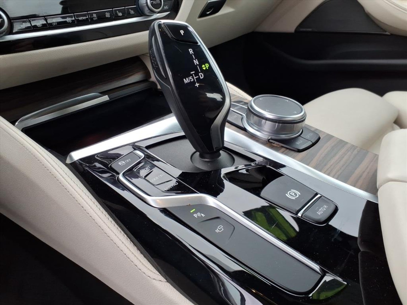 2019 BMW 5 Series 540i